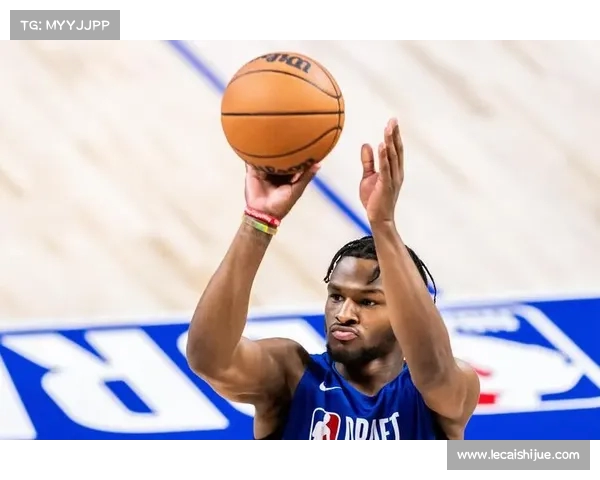NBA官方播客解析赛季热点话题与明星球员精彩表现 NBA官方播客解析赛季热点话题与明星球员精彩表现